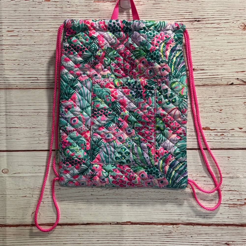 Lilly Pulitzer Quilted Drawstring Backpack in Banana Split New - Picture 4 of 10